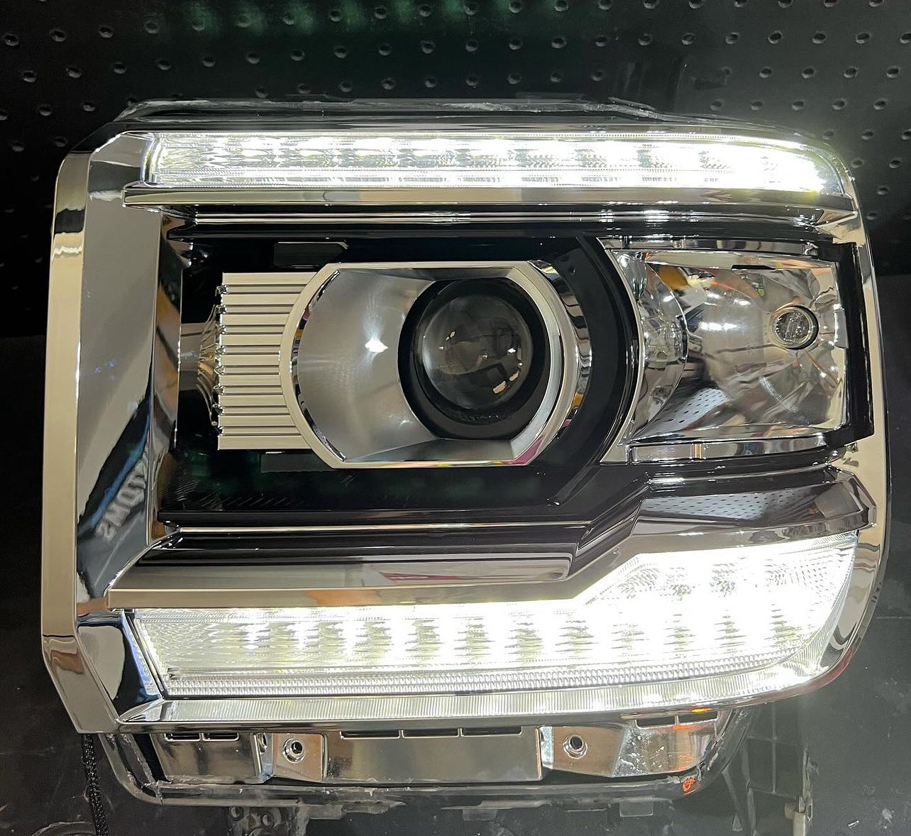 14-18 GMC Sierra OEM Style Headlights